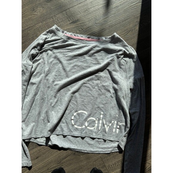 Calvin Klein Tops - Women’s Calvin Klein long sleeve crop top size small